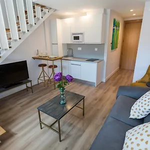 https://casa-de-la-merced-suites.hotelsinnerja.org